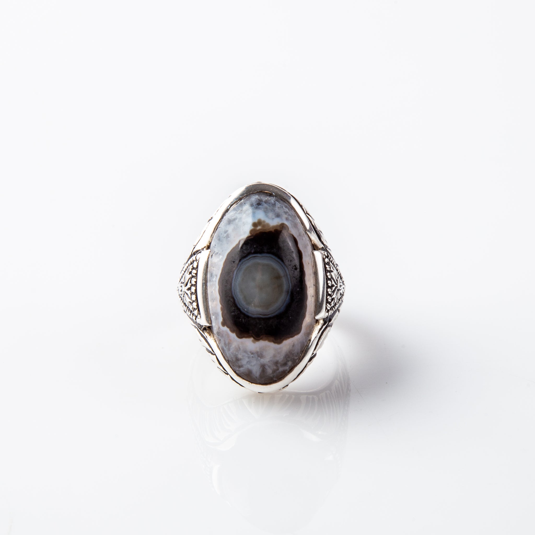 Ingredient Grey Solimani Agate Stone with Black Eye (Treated)