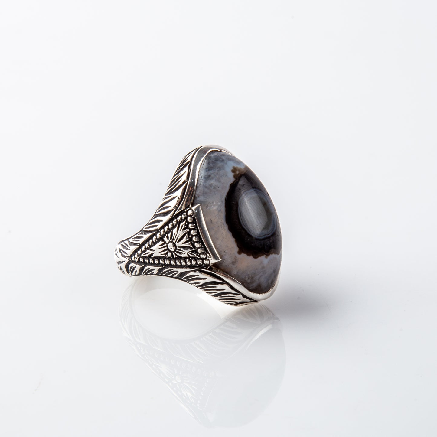 Ingredient Grey Solimani Agate Stone with Black Eye (Treated)